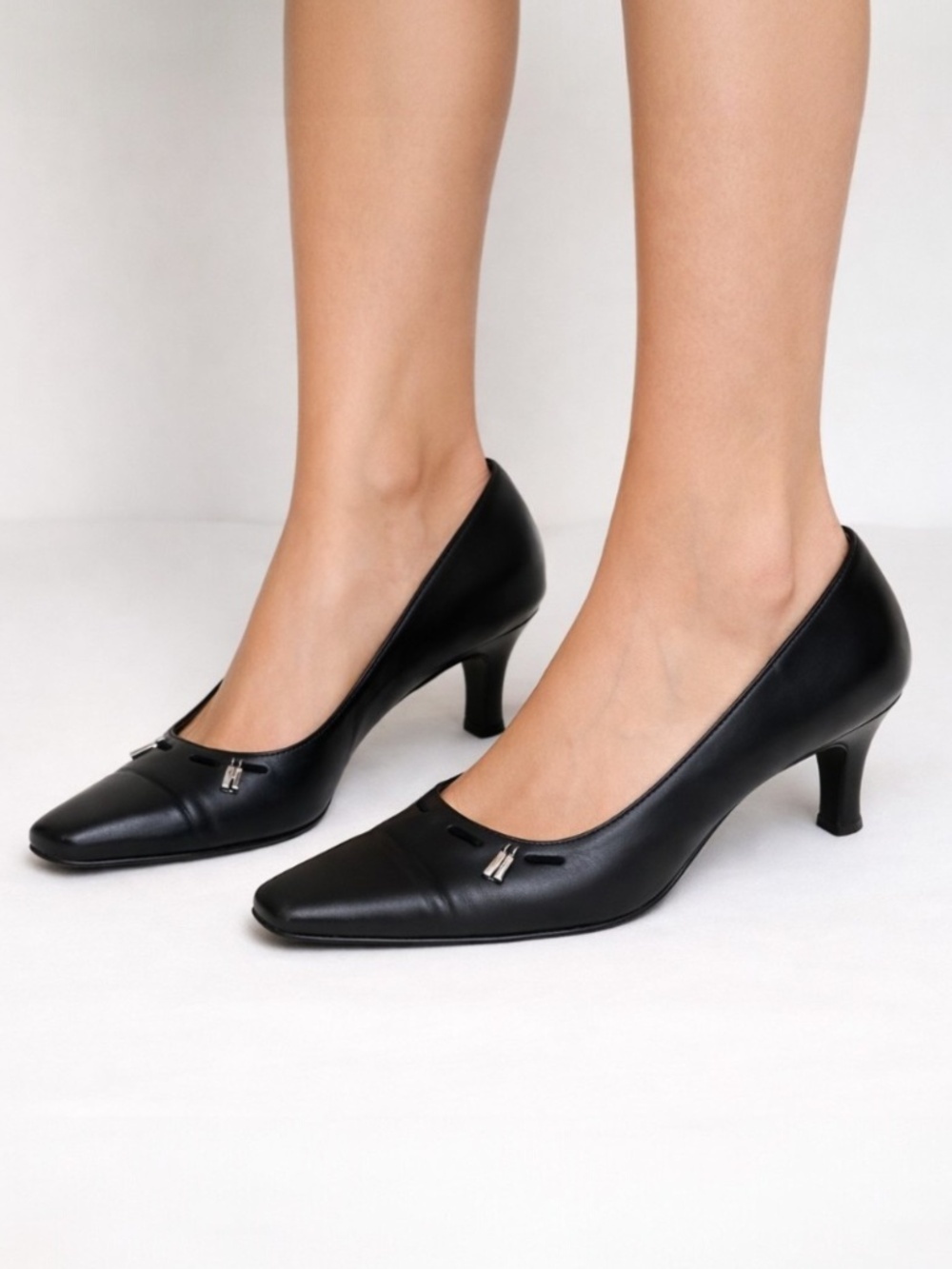 Salvatore Ferragamo Shirley Black Leather Pumps Kitten Heels Made in Italy